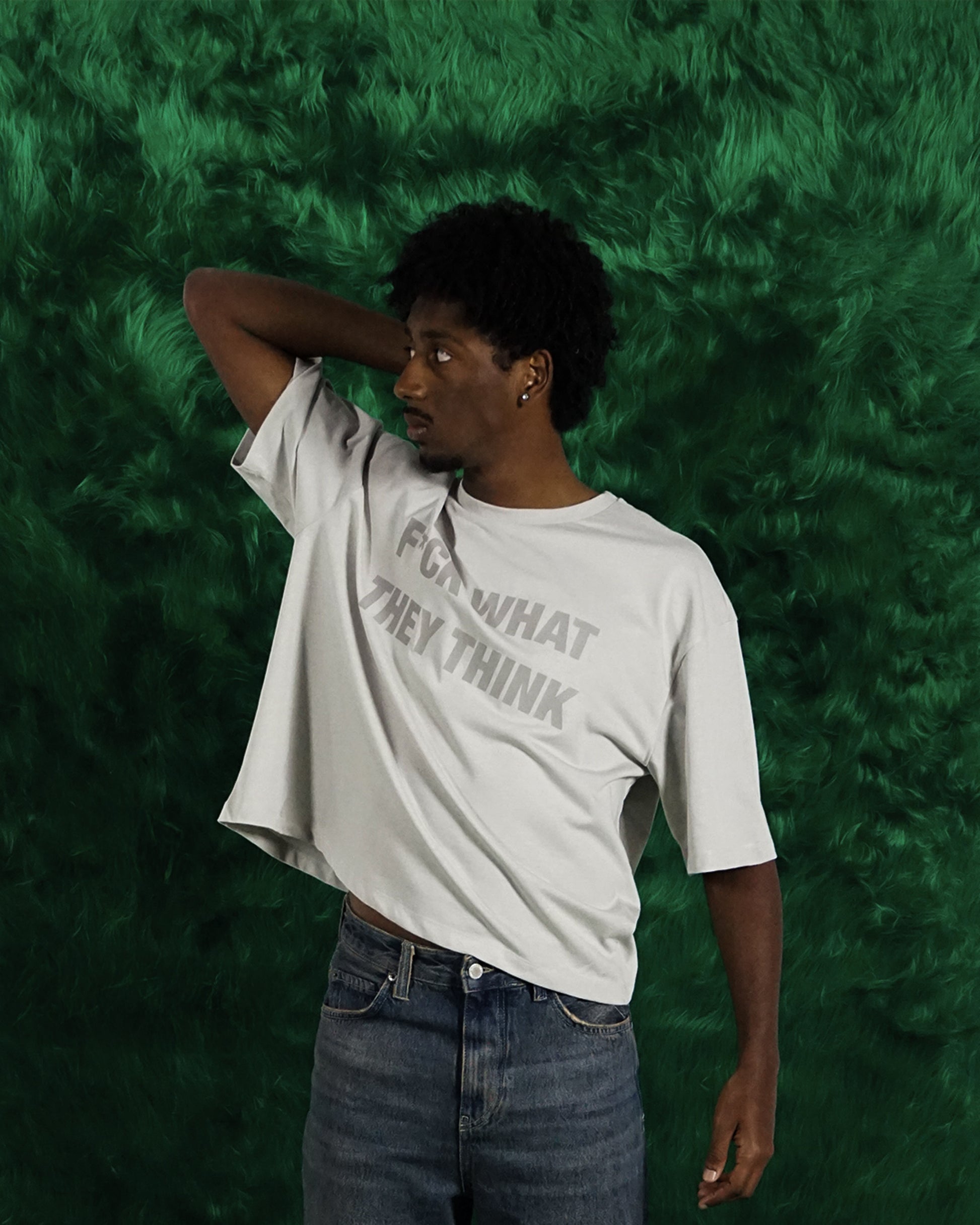 Camiseta Cropped ´F*CK WHAT THEY THINK`