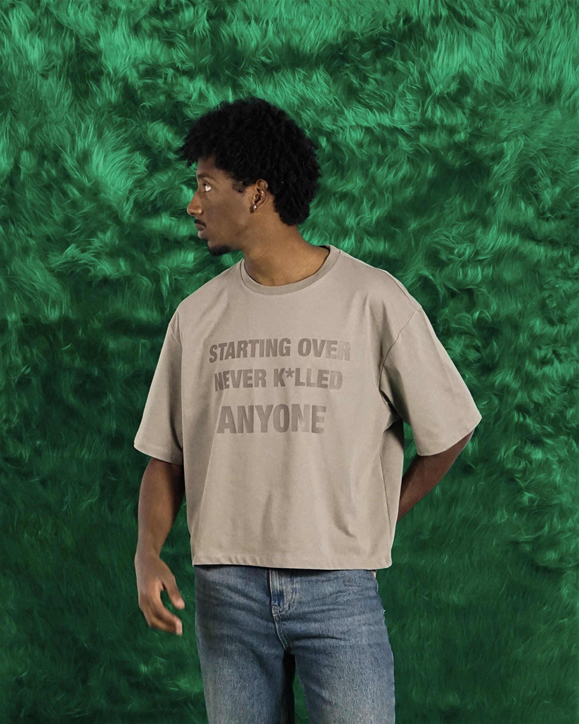 Camiseta Cropped ´STARTING OVER NEVER K*LLED ANYONE`