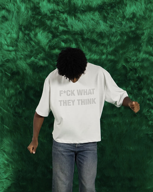 Camiseta Cropped ´F*CK WHAT THEY THINK`
